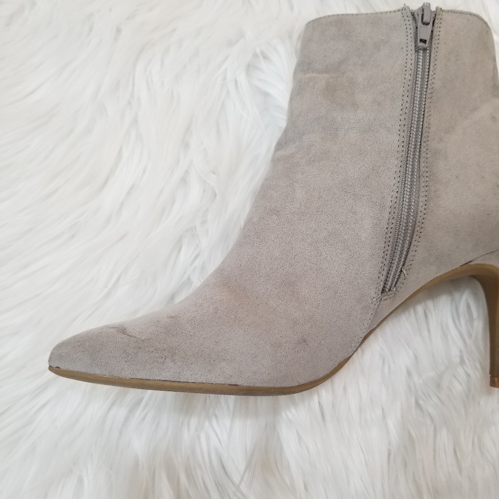 EXPRESS Pointed Faux Suede Ankle Boots Light Gray Color SIZE 9. - Picture 9 of 16